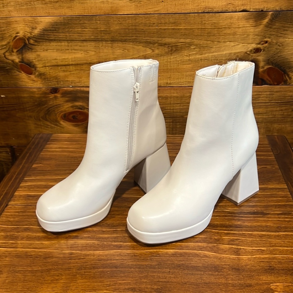 Womens Mari A Platform Booties